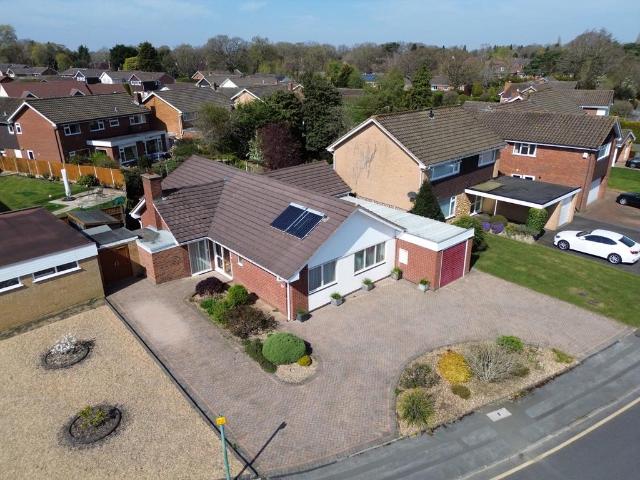 2 bedroom detached bungalow for sale