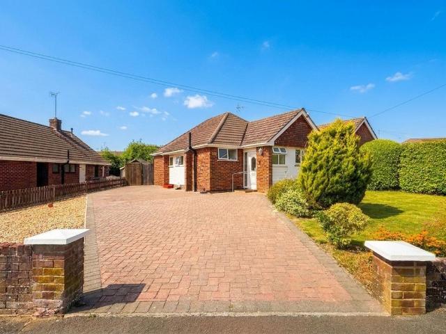 2 bedroom detached bungalow for sale