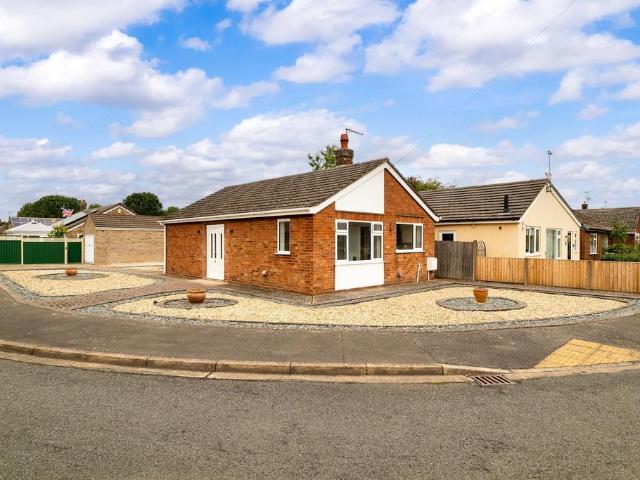 2 bedroom detached bungalow for sale