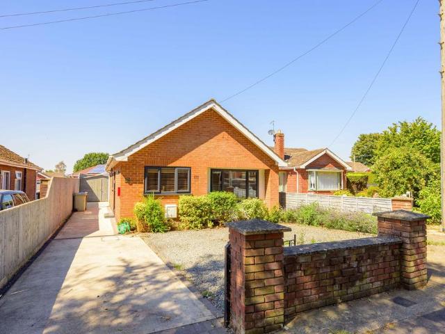 2 bedroom detached bungalow for sale
