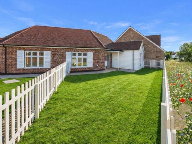 2 bedroom detached bungalow for sale