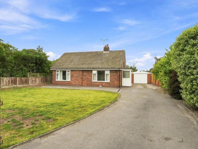 2 bedroom detached bungalow for sale