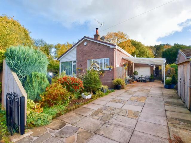 2 bedroom detached bungalow for sale