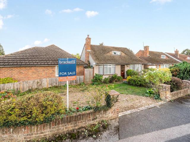 2 bedroom detached bungalow for sale