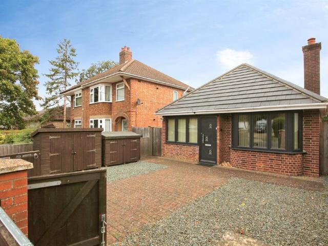 2 bedroom detached bungalow for sale