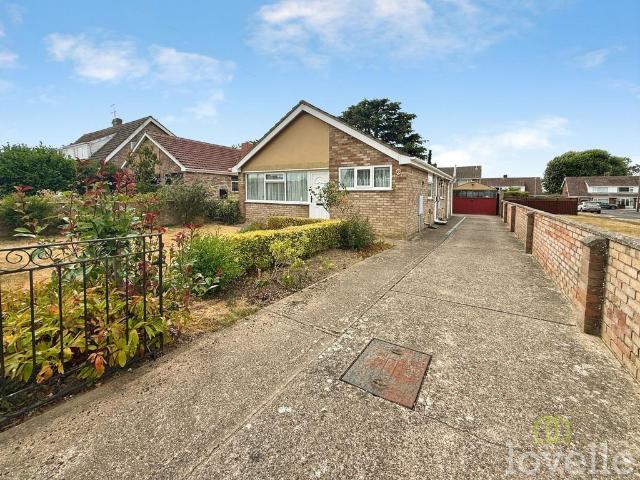 2 bedroom detached bungalow for sale