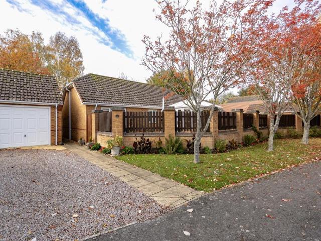 2 bedroom detached bungalow for sale