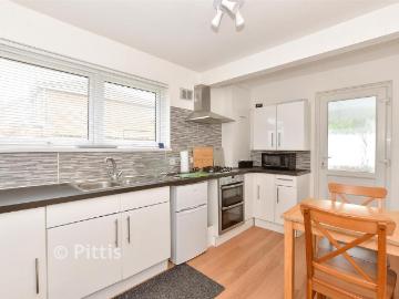2 bedroom detached bungalow for sale
