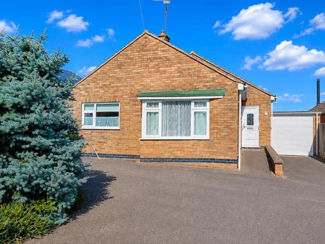 2 bedroom detached bungalow for sale