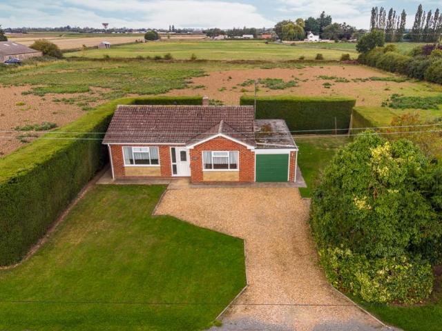 2 bedroom detached bungalow for sale