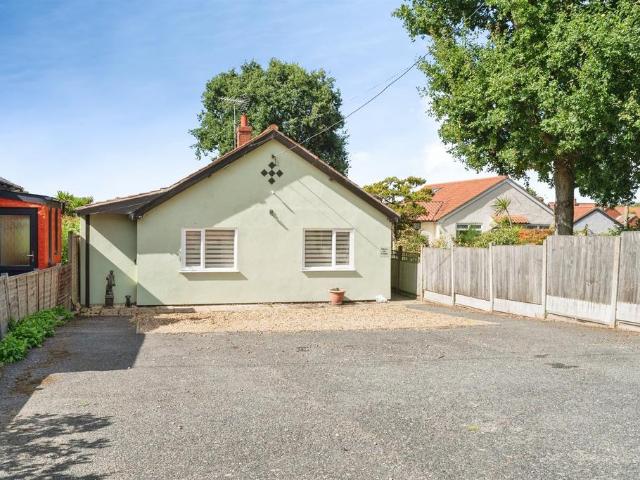 2 bedroom detached bungalow for sale