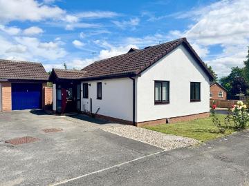 2 bedroom detached bungalow for sale