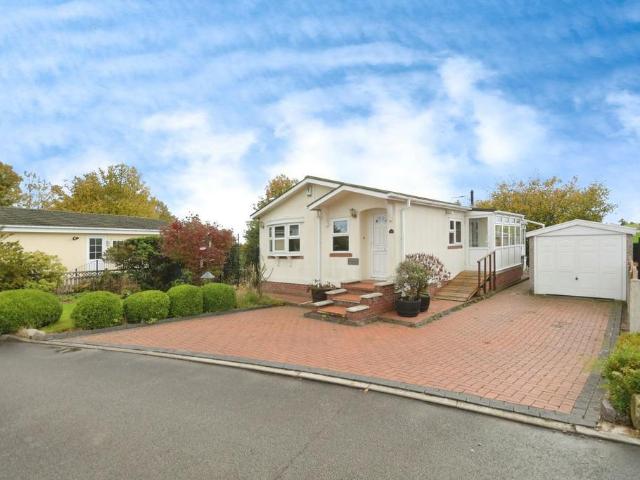 2 bedroom detached bungalow for sale