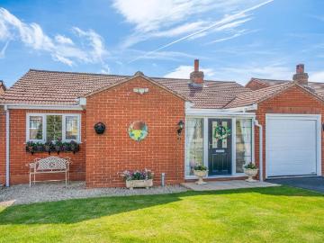 2 bedroom detached bungalow for sale