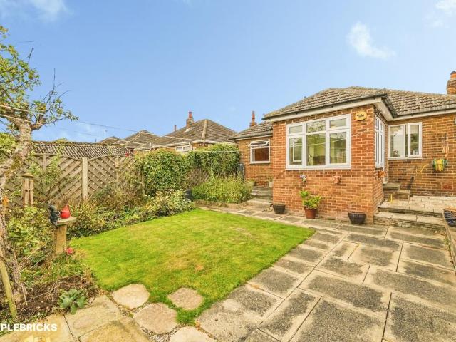 2 bedroom detached bungalow for sale