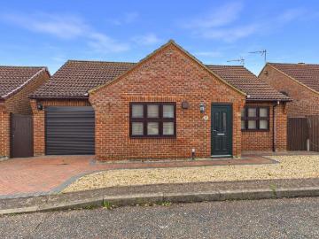 2 bedroom detached bungalow for sale