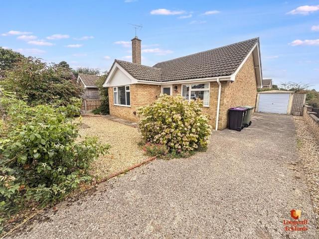 2 bedroom detached bungalow for sale