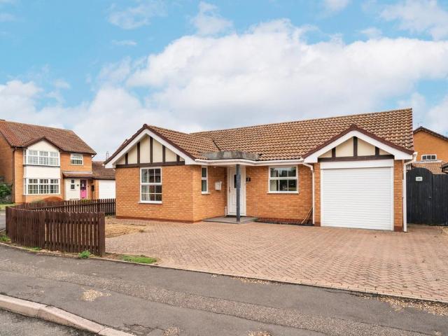 2 bedroom detached bungalow for sale
