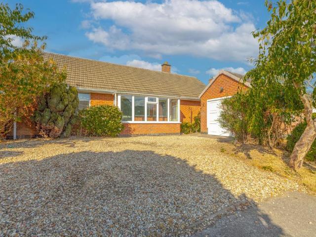 2 bedroom detached bungalow for sale