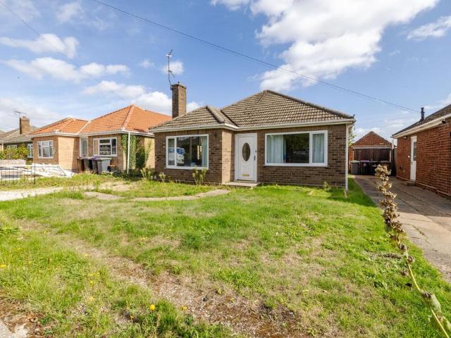 2 bedroom detached bungalow for sale