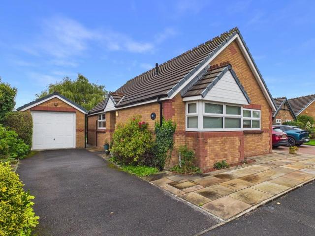 2 bedroom detached bungalow for sale