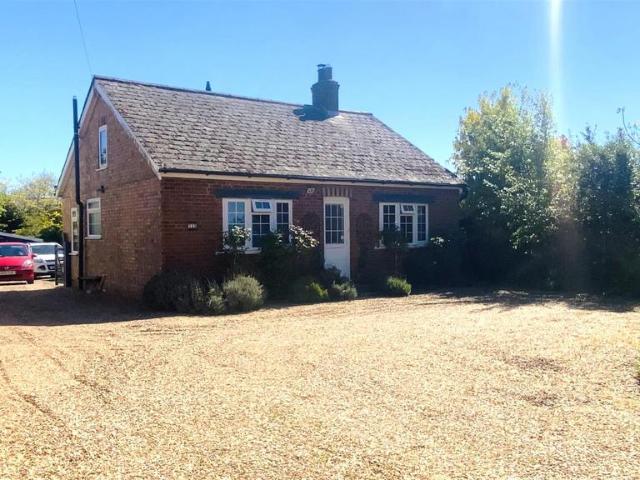 2 bedroom detached bungalow for sale