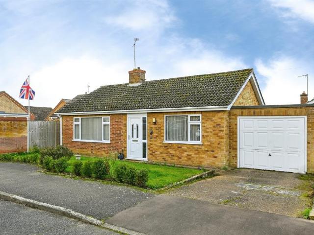 2 bedroom detached bungalow for sale