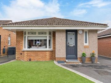 2 bedroom detached bungalow for sale