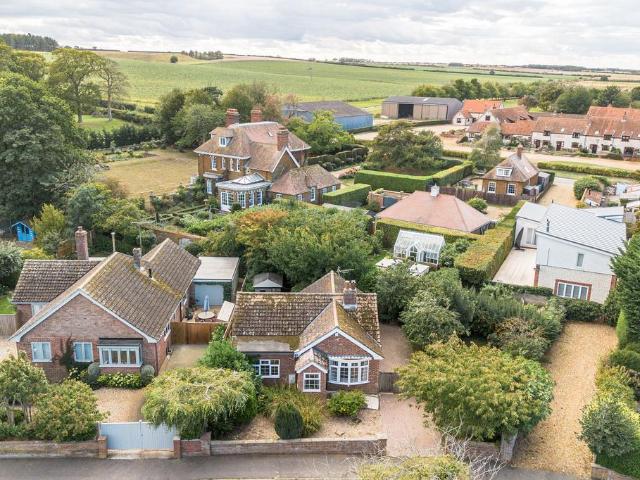 2 bedroom detached bungalow for sale