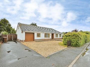 2 bedroom detached bungalow for sale