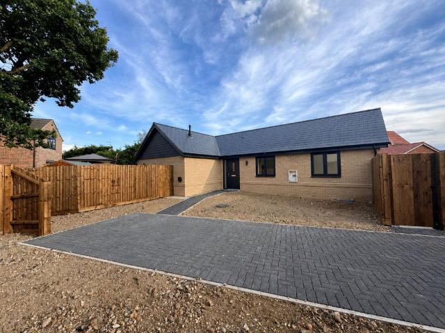 2 bedroom detached bungalow for sale