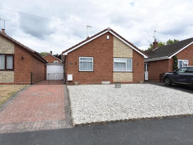 2 bedroom detached bungalow for sale