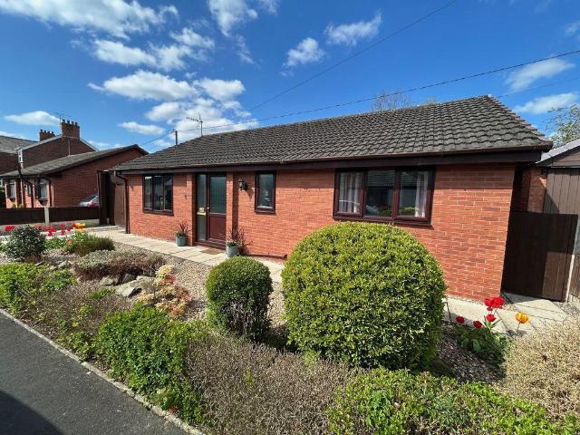 2 bedroom detached bungalow for sale