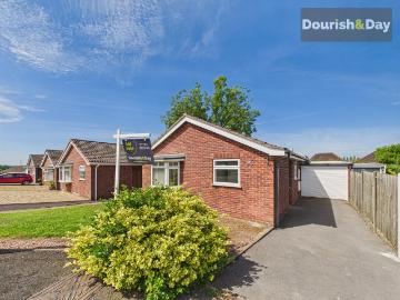2 bedroom detached bungalow for sale