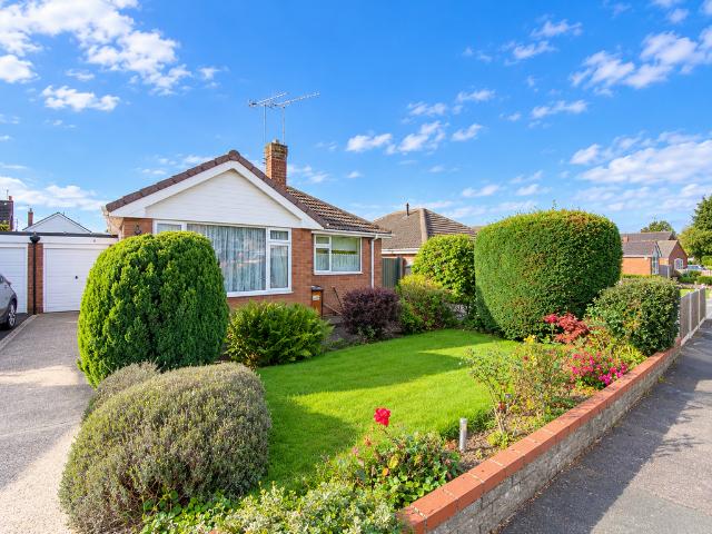 2 bedroom detached bungalow for sale
