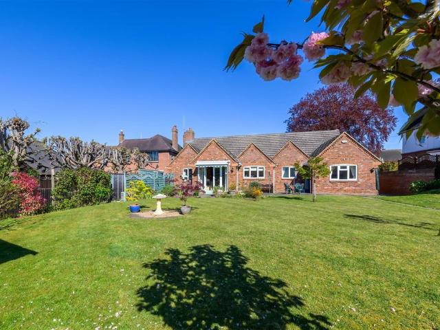 2 bedroom detached bungalow for sale