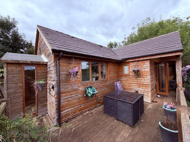 2 bedroom detached bungalow for sale