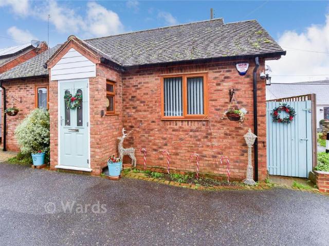 2 bedroom detached bungalow for sale