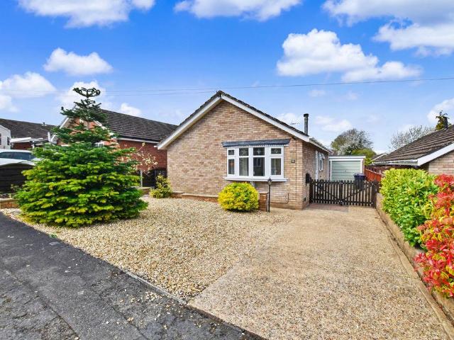2 bedroom detached bungalow for sale