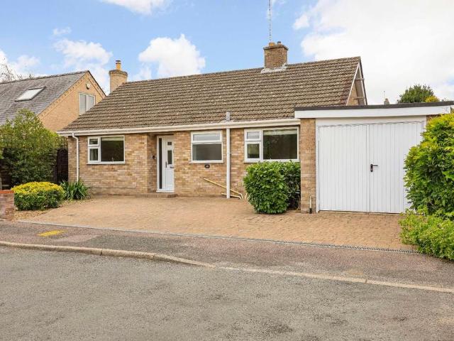 2 bedroom detached bungalow for sale