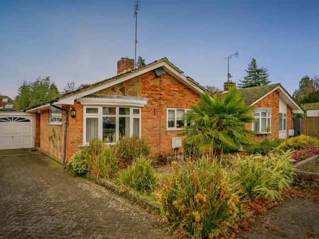 2 bedroom detached bungalow for sale