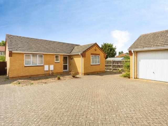 2 bedroom detached bungalow for sale