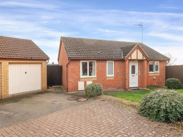 2 bedroom detached bungalow for sale