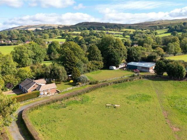 3 bedroom equestrian facility for sale