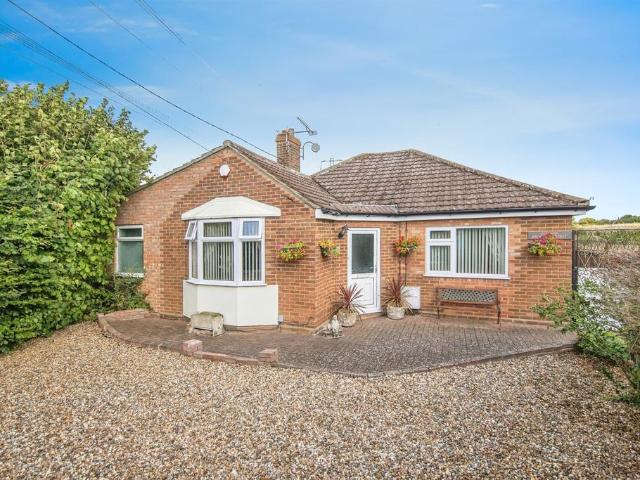 2 bedroom detached bungalow for sale