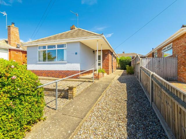 2 bedroom detached bungalow for sale