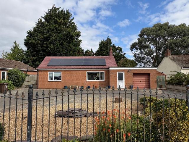 2 bedroom detached bungalow for sale