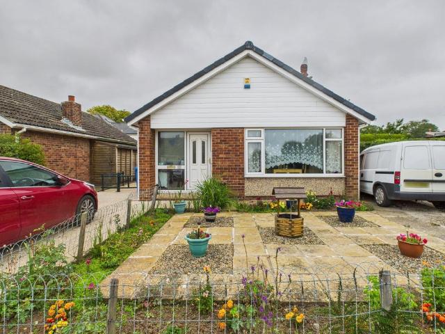 2 bedroom detached bungalow for sale