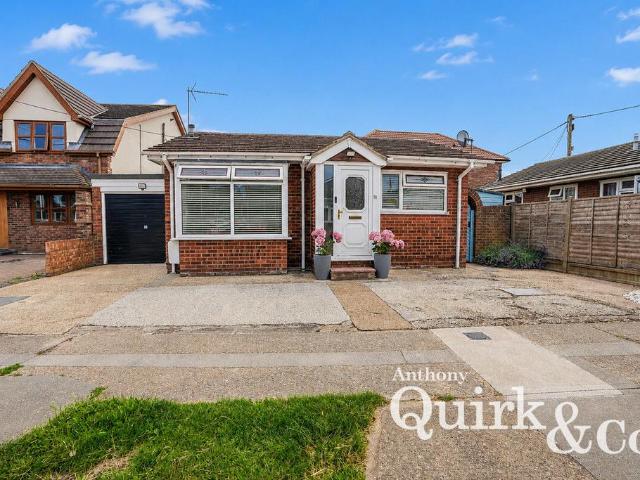 2 bedroom detached bungalow for sale