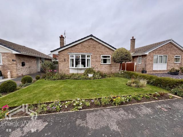 2 bedroom detached bungalow for sale